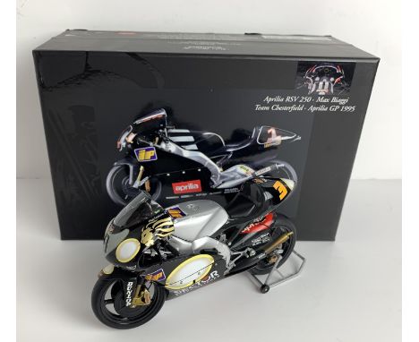 Minichamps 1:12 Scale 'Classic Bike Series' Aprilia RSV 250 'Max Biaggi' Team Chesterfield Aprilia GP NO 3 Motorcycle - Boxed