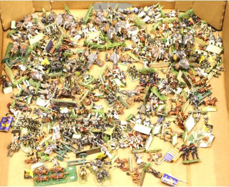 200+ White Metal Hand Painted Assorted Soldiers, Some on Horse Back, Some Cannons - Mixed Lot - Good Quantity. P&amp;P Group 