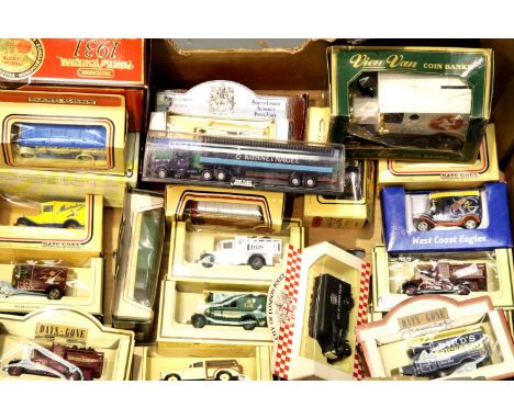 Quantity of boxed diecast vehicles including matchbox. P&amp;P Group 2 (£18+VAT for the first lot and £2+VAT for subsequent l