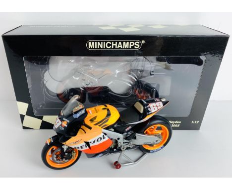 Minichamps 1:12 Scale Honda RC211V Repsol Honda Team Rider 'Nicky Hayden' MotoGP 2005 Motorcycle - Boxed. P&amp;P Group 2 (£1