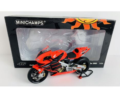 Minichamps 1:12 Scale Honda RC211V 'Valentino Rossi' Pre-Season Testbike 2002 Motorcycle - Limited Edition of 9999 PCS - Boxe