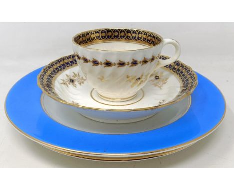 A group of Worcester porcelain tea bowls and saucers, and other ceramics (box) 