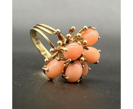 9ct yellow gold coral set ring,
size P,
5.3 grams