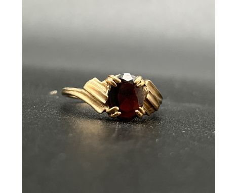 9ct yellow gold antique garnet ring,
2.6 grams,
size P