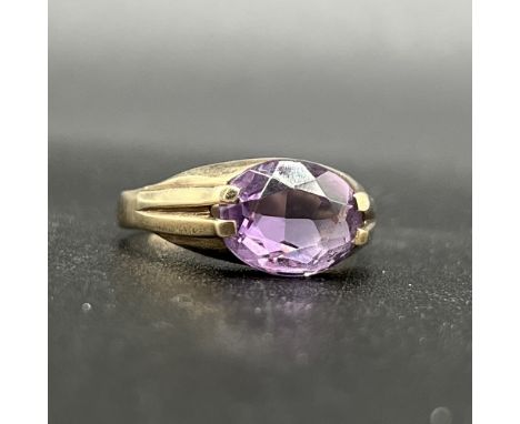 9ct yellow gold amethyst stone set ring,
size O,
2.4 grams,
11mm x 7mm stone