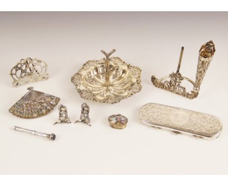 A selection of silver accessories, to include an Edwardian silver ring tree, Walker &amp; Hall, Chester 1906, the hexagonal b