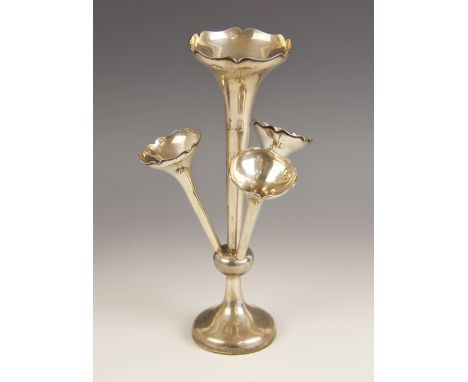 A George V four-flute silver epergne, Napper &amp; Davenport, Birmingham 1921, the central flute of trumpet form with shaped 