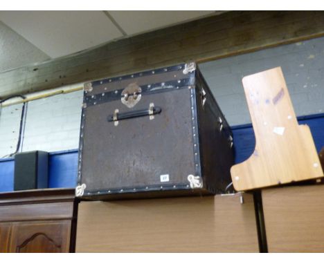 BANDED CABIN TRUNK