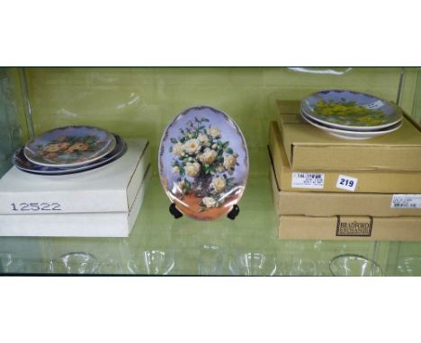 FOUR ROYAL WORCESTER OVAL PLATES AND TWO CAT LTD EDITION PLATES