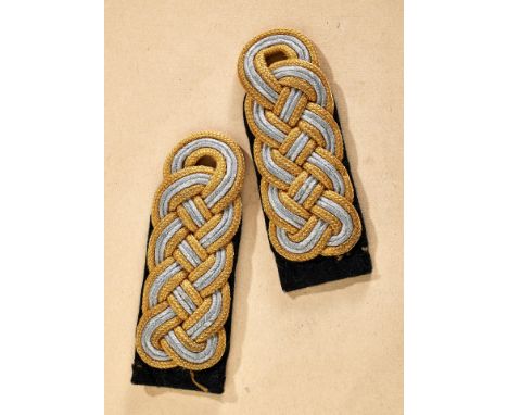 Heer - Panzertruppe : Schulterstücke für einen Generalmajor (Panzertruppe).Metallfaden- und Cellongeflecht auf schwarzer Tuch
