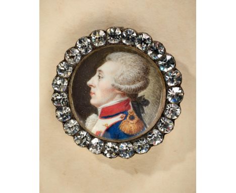 Militaria Ausland - Frankreich : Portraitminiatur des Generals Lafayette.Mit Straßsteinen besetzter silberner Knopf mit vergl