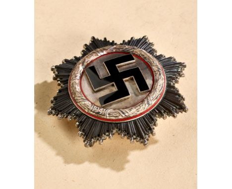 Orden und Ehrenzeichen - Deutsches Kreuz : Deutsches Kreuz in Silber.Cupalausführung. Der Lorbeerkranz versilbert und von rot