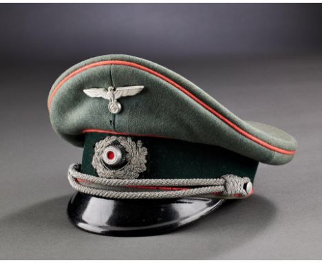 Heer - Panzertruppe : Schirmmütze für Offiziere der Panzertruppe.Feldgraues Tuch mit rosa - roten Vorstößen. Grüner Bund mit 