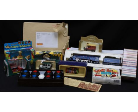 A small collection of toys including a 'Corgi', 'Yellow Submarine', 'Paul Smith, 'Lledo', 'Mini Cooper', and an '00 gauge Hor