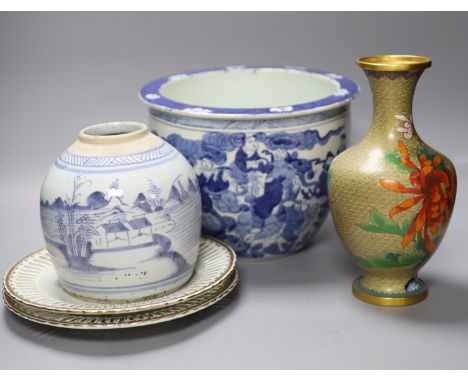 A Chinese blue and white jardiniere, a jar, a cloisonne vase and a pair of plates, tallest 25cm