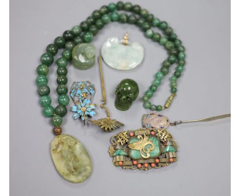 A Chinese jade necklace and jewellery
