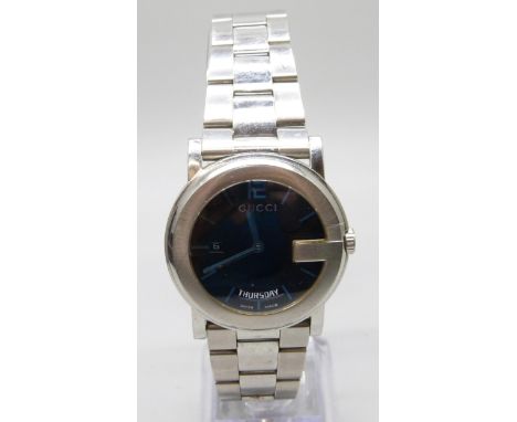 A stainless steel Gucci day/date wristwatch, black dial, on a stainless steel bracelet with double folding clasp, 40mm includ