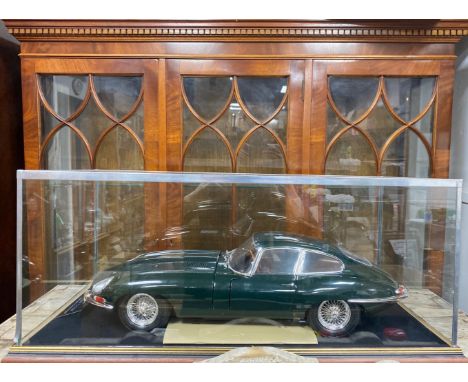 Stunning large hand built JAGUAR E TYPE model finished in British Racing Green in a home made case.  Model measures 54cm appr