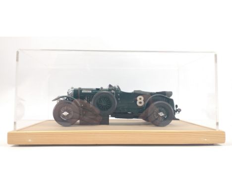 MINICHAMPS 1:18 4.12 Litre Scale BENTLEY Blower Le Mans 1930 Car UR6571 in home built display case