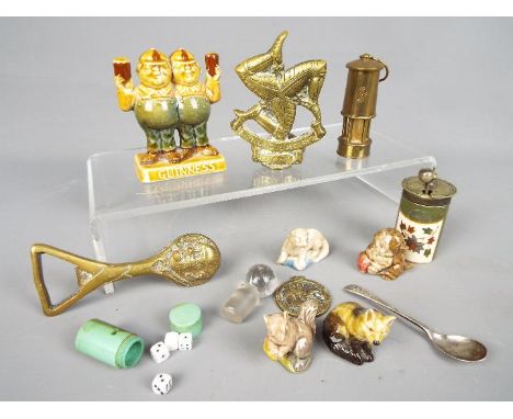 A small lot of mixed collectables comprising ceramics to include Wade Tweedle Dee &amp; Tweedle Dum Guinness advertising figu