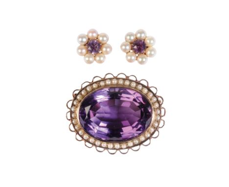 AN AMETHYST AND SEED PEARL BROOCH set on 9ct yellow gold, together with a pair of similar ear studs, the butterfly clips stam