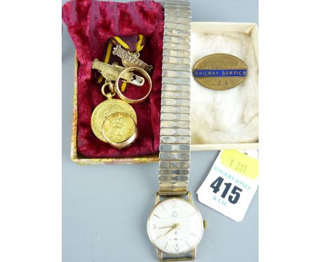 RAILWAY LONG SERVICE INTEREST and two 9ct gold rings to include a 9ct gold cased Smiths presentation watch inscribed to the b