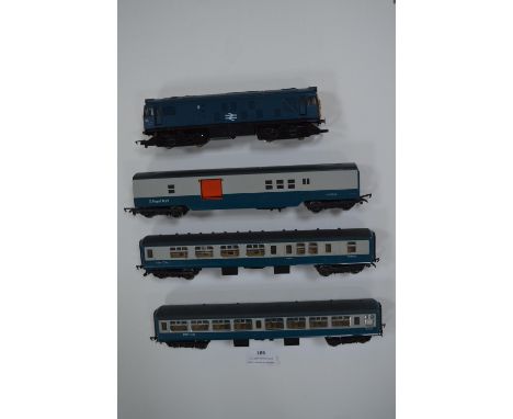 British Rail Hornby Dublo Engine, Two Carriages and a Mail Wagon 