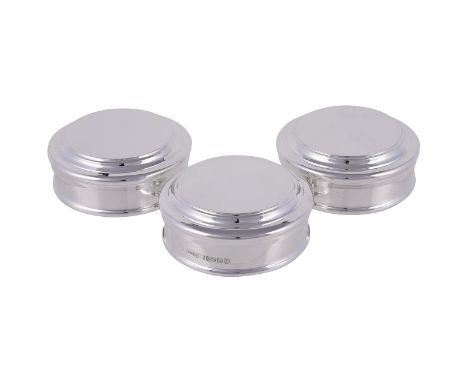
	
		Three silver short cylindrical trinket boxes by William &amp; Son (William Rolls Asprey), London 2016, plain with a step