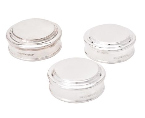 
	
		Three silver short cylindrical trinket boxes by William &amp; Son (William Rolls Asprey), London 2014 (1) and 2016 (2), 