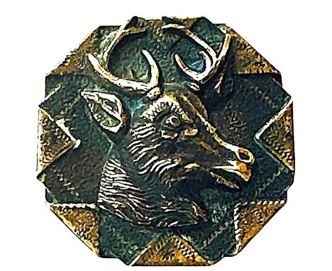1 Large 19th century Handkerchief Corner button. This is a wonderfully detailed deer head in brass set onto a 8 corner handke