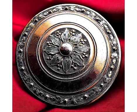 1 Large 18th century BACKMARKED gold and copper button. This is a very RARE copper button from the 18th century. The ornate d