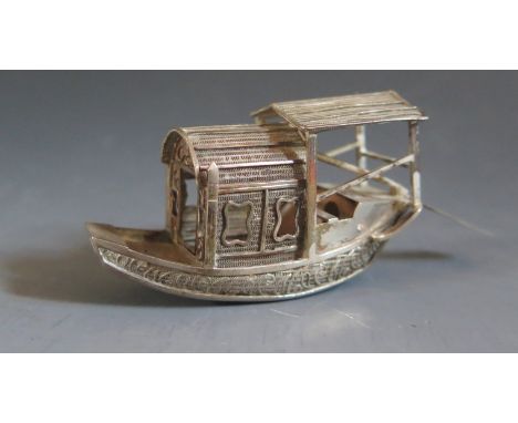 A Small Hong Kong Silver Boat  9cm long, signed to the stern, 27.7g 