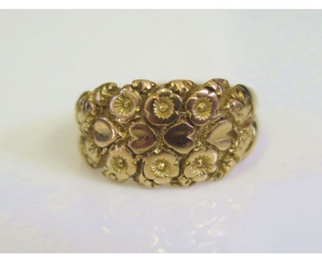 An Antique 18ct Gold Keeper Ring, Birmingham marks, size K.5, 5.8g 