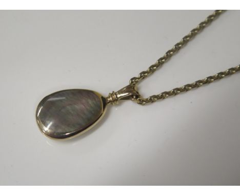 A 9ct Yellow Gold, Mother of Pearl and Black Lip Pearl Pendant (30mm drop, 4.4g, maker O.L) on a 9ct 17.5" gold chain, 7.4g 