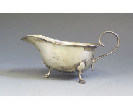 A George V Silver Sauceboat, 16cm long, Sheffield 1933, Mappin &amp; Webb, 106g 