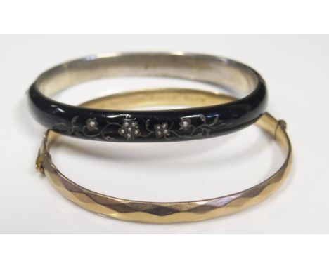 A Victorian Black Enamel and Seed Pearl Hinged Bangle (58x50mm interior dimensions) and 9ct gold bangle with copper core 