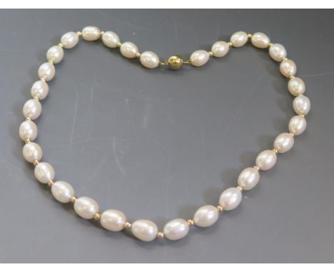 A 16" Pearl and 9ct Gold Necklace 