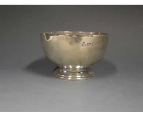 An Elizabeth II Silver Footed Bowl, 98mm diam.,  London 1968, Payne &amp; Son, 189g 