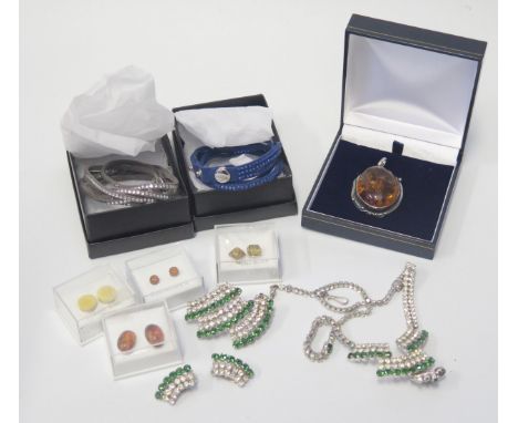 A Hallmarked Silver and Amber Brooch (56mm drop), earrings and costume jewellery 