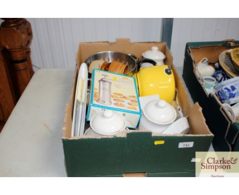 A box of miscellaneous kitchen items to include an enamel teapot