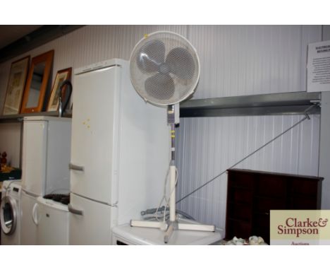 An electronic pillar fan