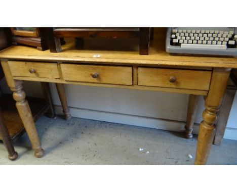 Vintage light oak three-drawer side / hall table on turned legs Condition reports provided on request by email for this aucti