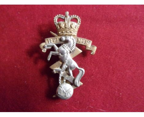 Royal Electrical and Mechanical Engineers EIIR Cap Badge (Bi-metal), slider. K&amp;K: 2129
