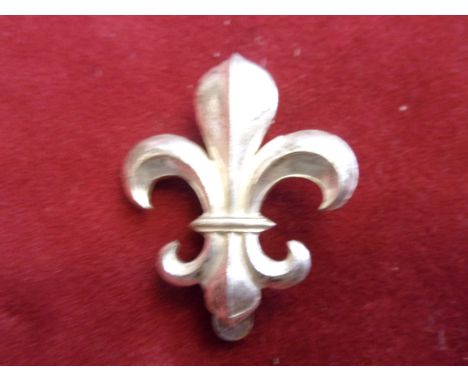 Manchester Regiment WWII Officers Cap Badge (Silver plated), slider. K&amp;K: 2014