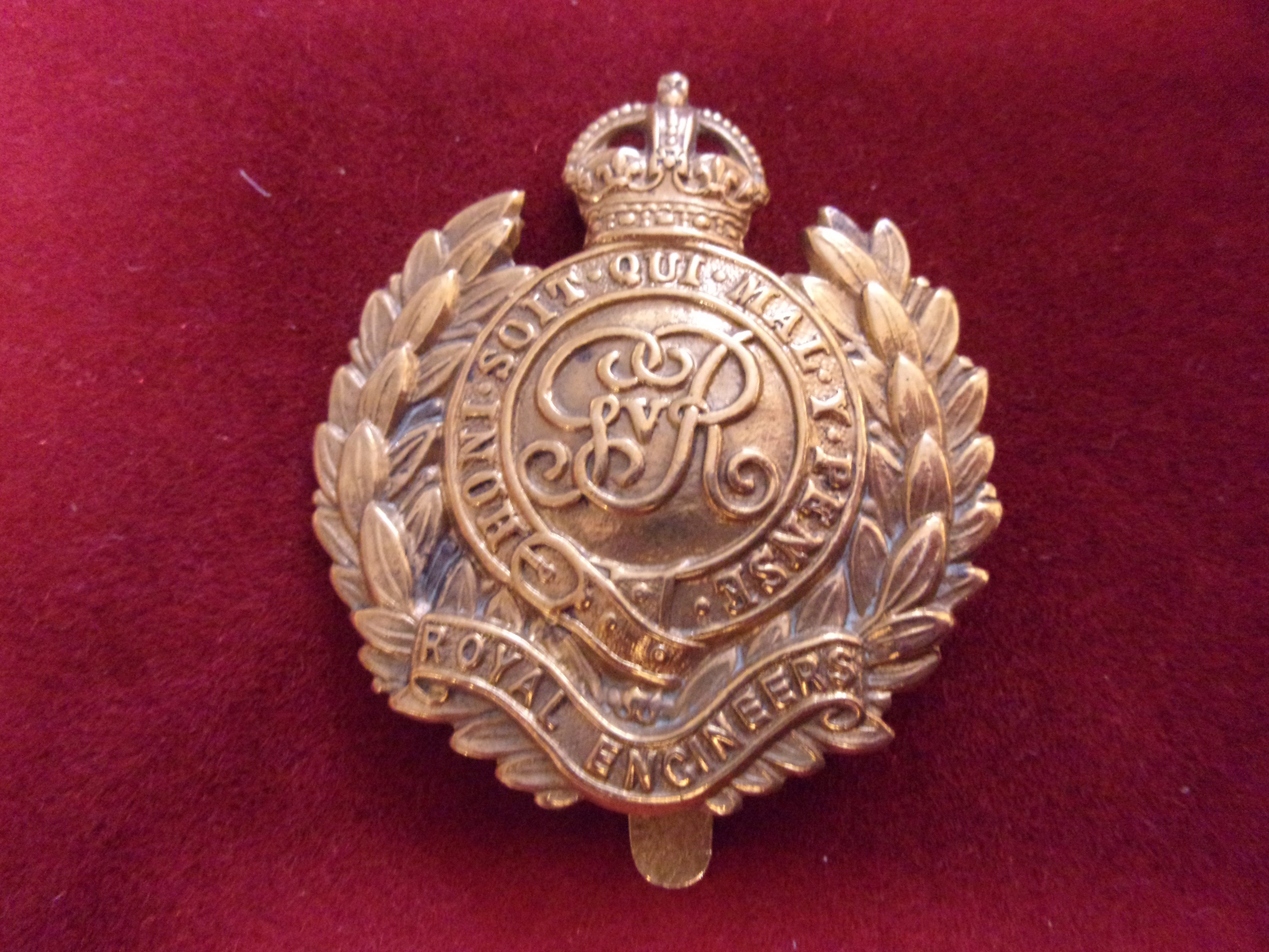 Royal Engineers WWI Economy issue Cap Badge, solid centre (Gilding meta ...