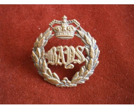 2nd Dragoon Guards (Queen's Bays) Victorian  Cavalry Field-Service 1896-1922 Cap Badge (Brass), two lugs, first type. K&amp;K