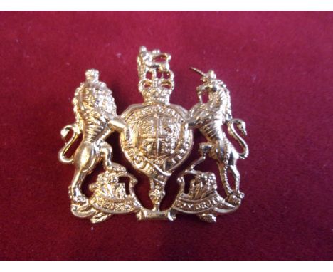 General Service Corps (General List) EIIR Cap Badge (Anodised), two lugs. K&amp;K: 2166