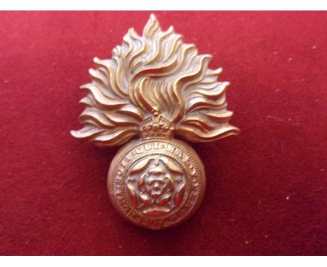 1-4th City of London Battalions (The Royal Fusiliers) WWI Cap Badge (Gilding-metal), two lugs. K&amp;K: 1818