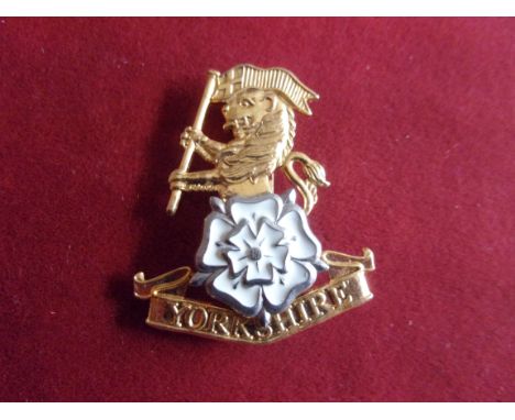 Yorkshire Regiment EIIR all Ranks Service Dress Beret Badge (Gilt and Silver with enamel), slider and made London Badge and B