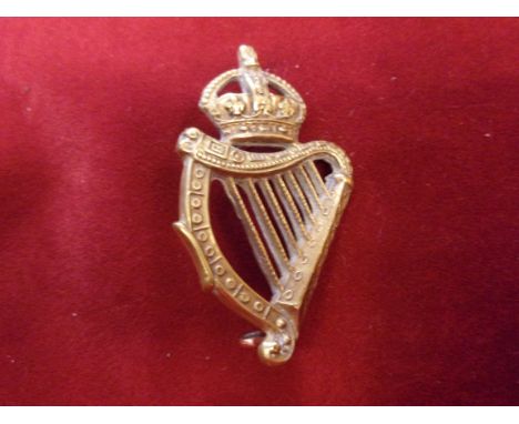 18th London Regiment (London Irish Rifles) WWI Other Ranks Cap Badge (Gilding-metal), two lugs, as worn by Warrant Officers a